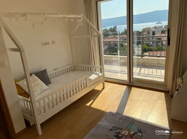 Penthouse mit großer Terrasse und Parkplatz in Tivat — 99 m², 3 Schlafzimmer